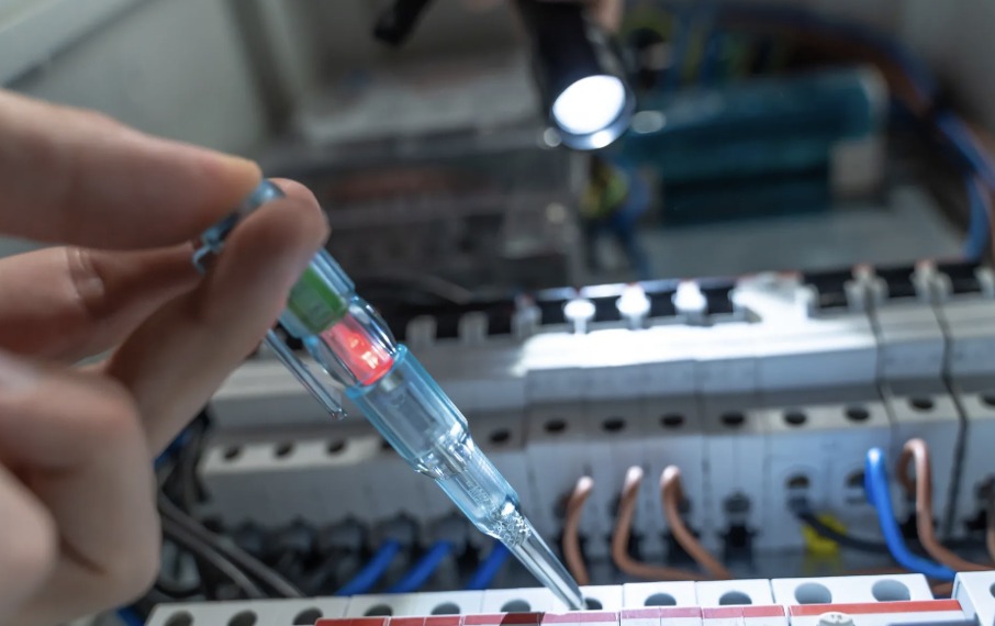 Electrical fault finding at a consumer unit